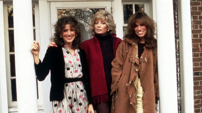 Carly Simon's sisters passed away in the same week